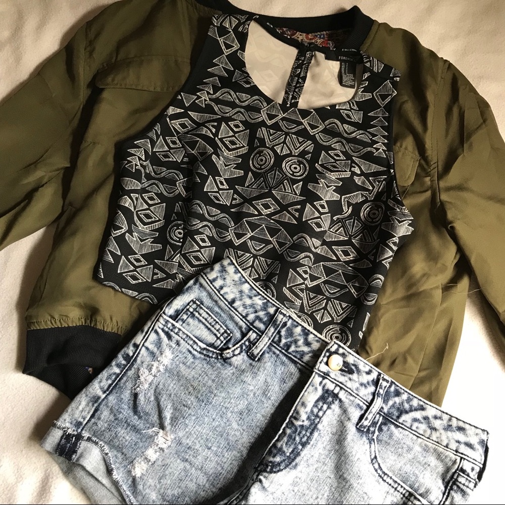 HIGH WAISTED ACID WASH SHORTS - Picture 4 of 4